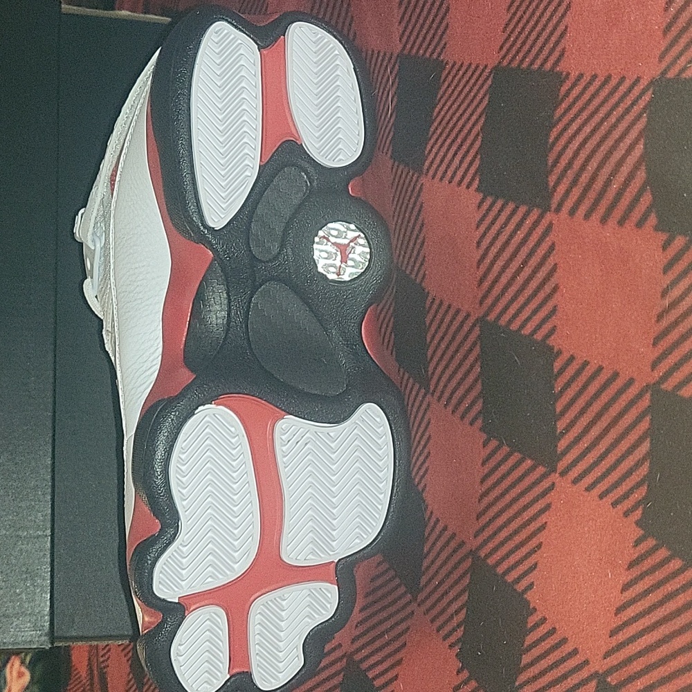 Red and white jordan TW03 shoes - Picture 5 of 6